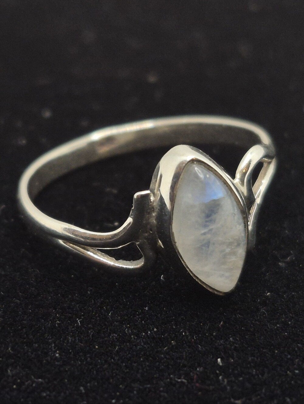 .925 Sterling Silver Women's Elegant Oval Moonstone Ring Jewelry - Picture 2 of 5